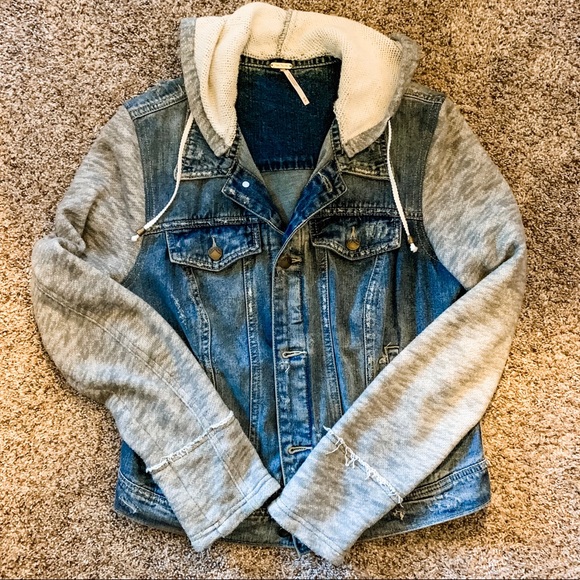 Free People Jackets & Blazers - ❣️LIKE NEW! Free People denim / knit jacket
